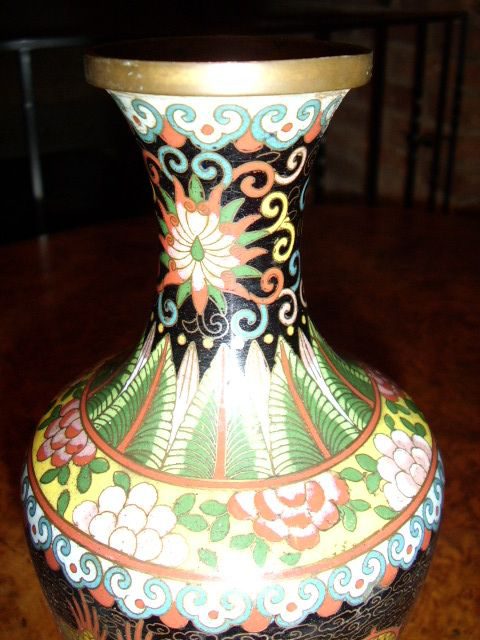 Antiques Atlas - CLOISONNE DRAGON VASE